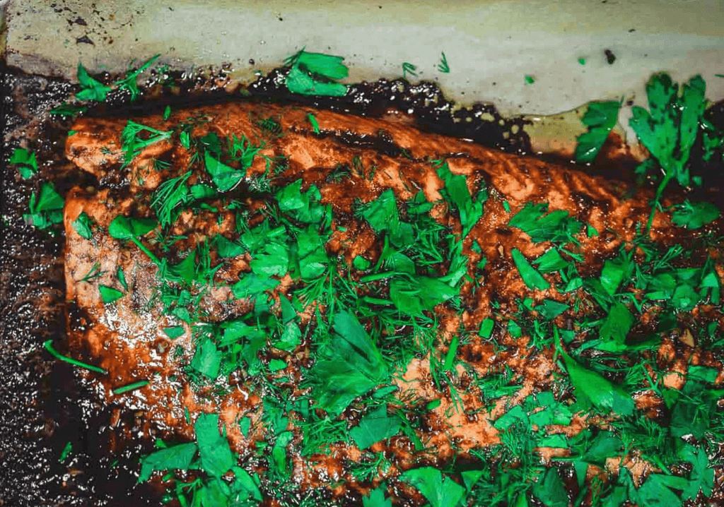 Easy Baked Salmon with Garic Balsamic Glaze